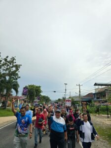 Read more about the article Gelar Jalan Santai dan Nobar, Massa Pro Perubahan Paluta Membludak 