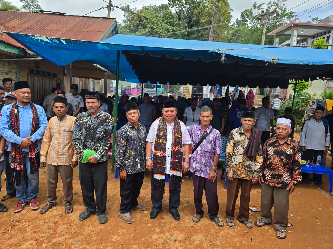 You are currently viewing Kunjungi Desa Simandiangin, Masyarakat Harap Hamsiruddin Benahi Jalan Rusak di Paluta 